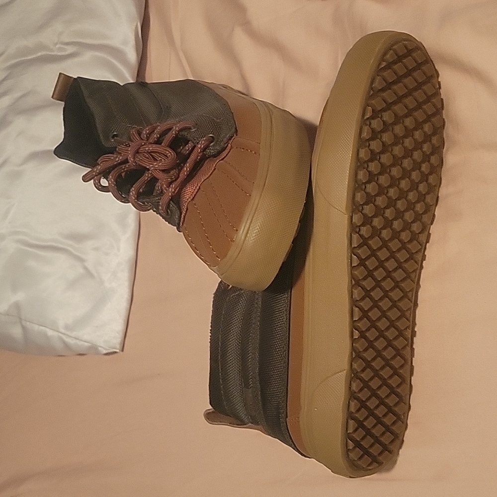 Men's size 9 Vans All Weather shoes